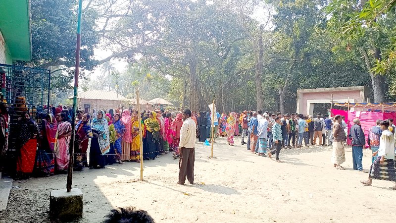 সারা দেশে দুপুর ১২টা পর্যন্ত ভোট পড়েছে ৩২.৮৮ শতাংশ