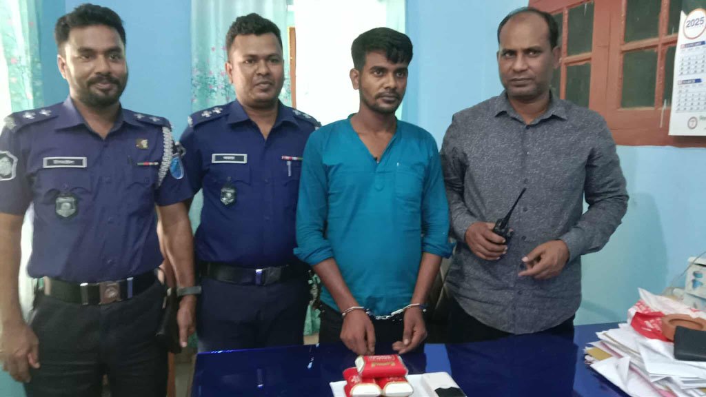 নরসিংদীতে জুলাই গণ-অভ্যুত্থানে জেল পলাতক একাধিক মামলার আসামি গ্রেপ্তার