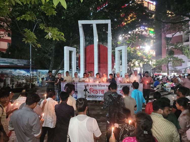 নারায়ণগঞ্জে ত্বকী হত্যার বিচারের দাবিতে আলোক প্রজ্বালন কর্মসূচি। ছবি: আজকের পত্রিকা