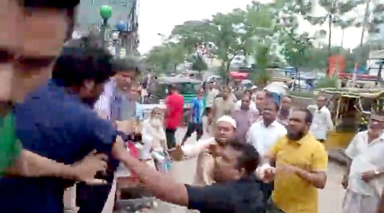 নারায়ণগঞ্জে শিবিরের সাবেক সভাপতিকে মারধর। ছবি: আজকের পত্রিকা