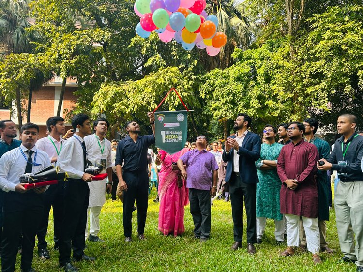 গতকাল শুক্রবার সকালে নটর ডেম কলেজে শুরু হয়েছে দুই দিনব্যাপী ‘প্রথম জাতীয় মিডিয়া কার্নিভ্যাল-২০২৫ ’। ছবি: আজকের পত্রিকা