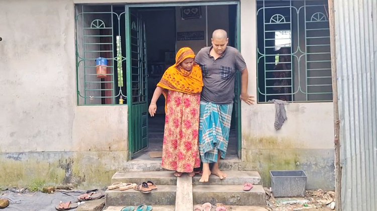 ক্যানসারে আক্রান্ত শাকিল মিয়া। ছবি: আজকের পত্রিকা