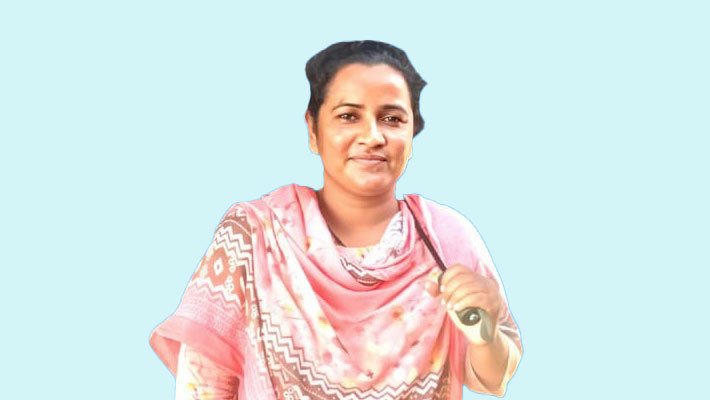 শিক্ষিকা থাকেন ঢাকায়, খালিয়াজুরীতে তাঁর নামে স্বাক্ষর করেন স্নাতকপড়ুয়া