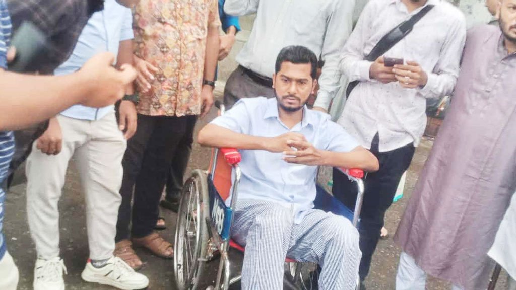 হাসপাতাল ছাড়লেন নুর