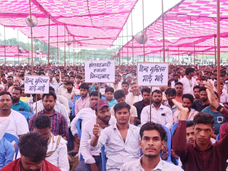 বিহারের মুসলিমেরা ‘বাংলাদেশি অনুপ্রবেশকারী’ তকমার বিরুদ্ধে প্রতিবাদে নেমেছেন। তবে তাদের শঙ্কা এখনো দূরীভূত হয়নি। ছবি: আল–জাজিরা
