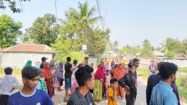 পাবনার হেমায়েতেপুরের বেতেপাড়া এলাকায়। ছবি: আজকের পত্রিকা