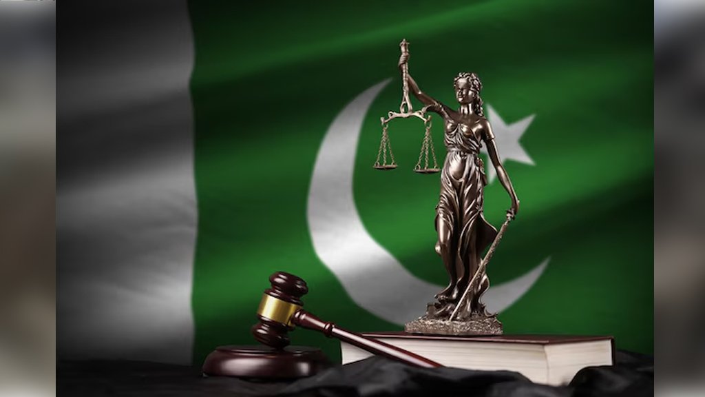 পাকিস্তানের সংবিধান সংশোধন: সেনাপ্রধানের ক্ষমতা বৃদ্ধিসহ আসছে যেসব পরিবর্তন