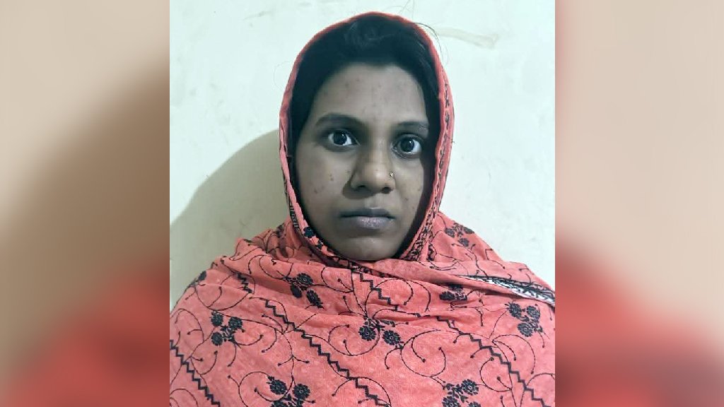 আট কুকুরছানা হত্যায় মামলা: সরকারি কর্মকর্তার স্ত্রী গ্রেপ্তার