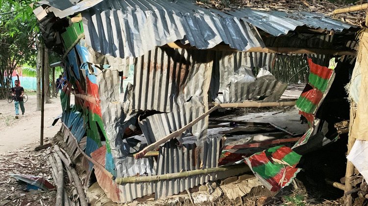 পবায় খানকায় হামলা-ভাঙচুর। ছবি: আজকের পত্রিকা