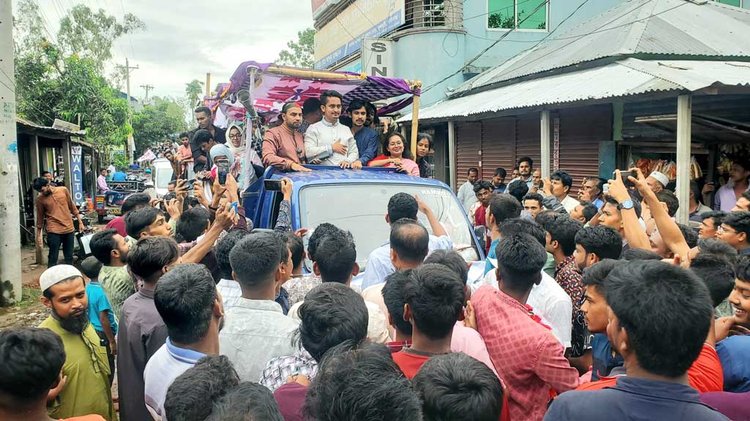 ফুলছড়ি উপজেলার কালিরবাজারে জাতীয় নাগরিক পার্টির পথসভা। ছবি: আজকের পত্রিকা