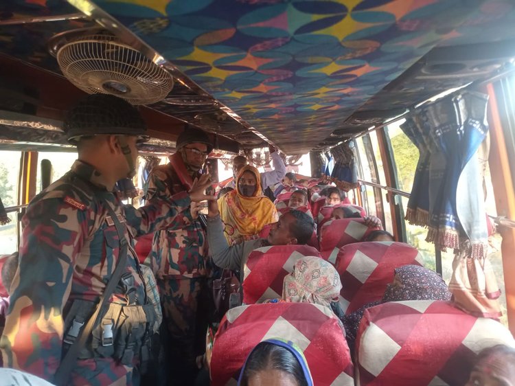 পঞ্চগড় সীমান্ত এলাকায় বিশেষ টহল ও তল্লাশি জোরদার করেছে বর্ডার গার্ড বাংলাদেশ। ছবি: আজকের পত্রিকা