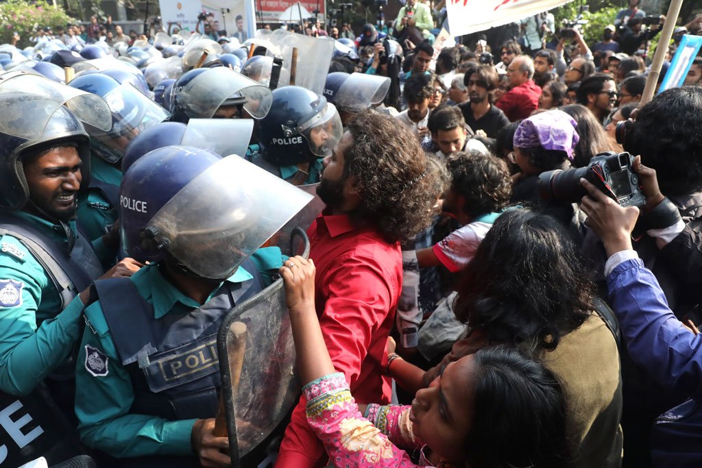 স্বরাষ্ট্র উপদেষ্টার পদত্যাগ দাবিতে ২৪ ঘণ্টার আলটিমেটাম