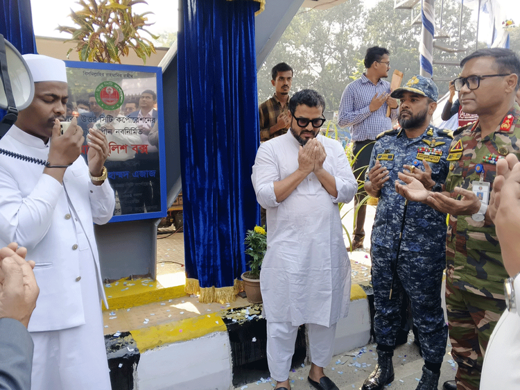 রাজধানীর আগারগাঁও ক্রসিংয়ে ট্রাফিক পুলিশ বক্স উদ্বোধন করেছে ডিএনসিসি। ছবি: বিজ্ঞপ্তি