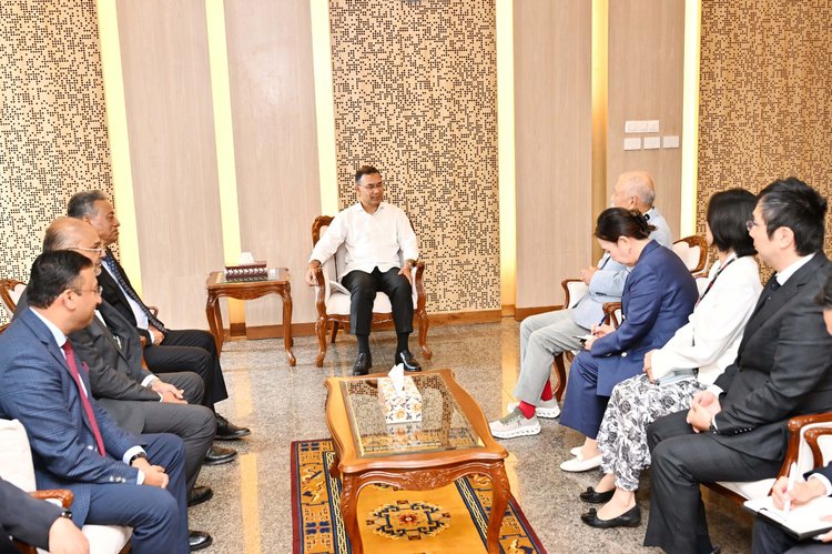 সচিবালয়ে প্রধানমন্ত্রী তারেক রহমানের সঙ্গে সৌজন্য সাক্ষাৎ করেন মিয়ানমারে ন্যাশনাল রিকনসিলিয়েশন বিষয়ক জাপান সরকারের বিশেষ দূত ইয়োহেই সাসাকাওয়া। ছবি: পিএমও
