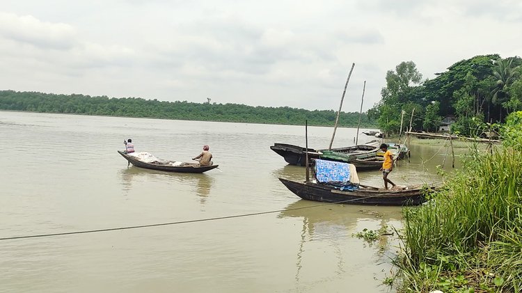 প্রথম দিনে কাঙ্ক্ষিত দর্শনার্থী নেই সুন্দরবনে। ছবি: আজকের পত্রিকা