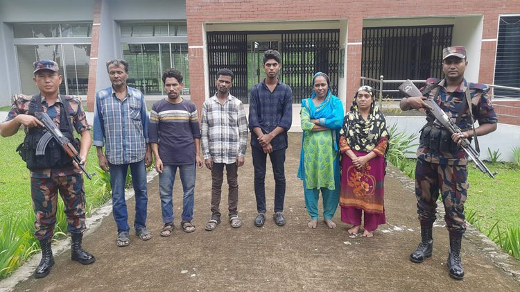 কমলগঞ্জে ধলই সীমান্ত এলাকা থেকে ছয়জনকে আটক করা হয়। ছবি: সংগৃহীত