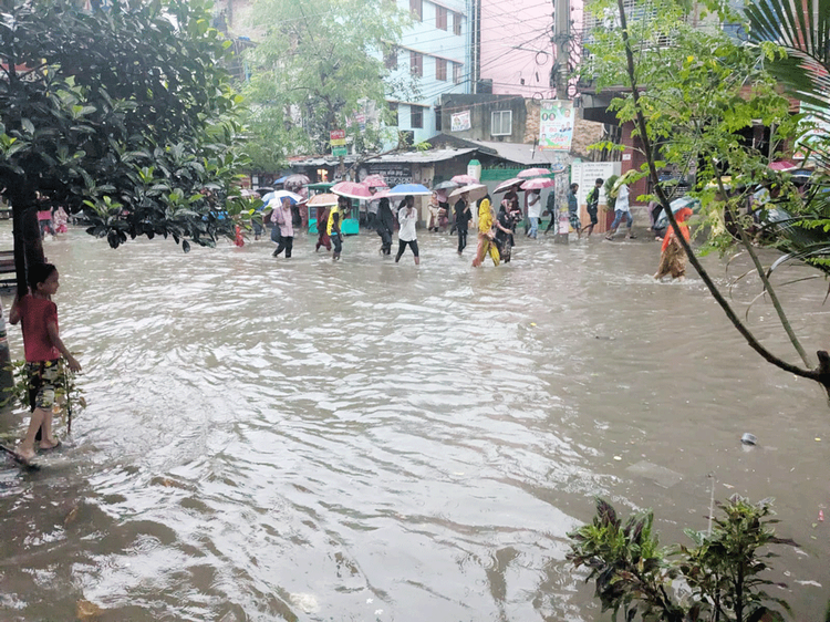 রাজধানীর মিরপুর ১০-এ বিআরটিএ রোডের চিত্র। ছবি: আজকের পত্রিকা