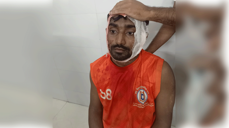 আহত শিক্ষার্থী আবু সুয়াইব মোহাম্মদ জিম। ছবি: আজকের পত্রিকা