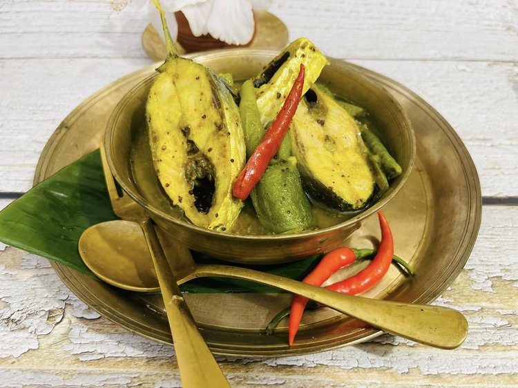 ঝিঙে সরিষাবাটায় ইলিশ মাছ