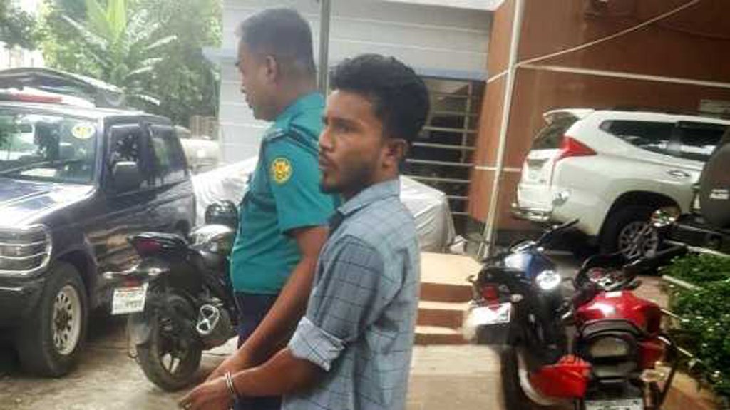 ৩২ নম্বরে ফুল দিতে যাওয়া সেই রিকশাচালকের জামিন