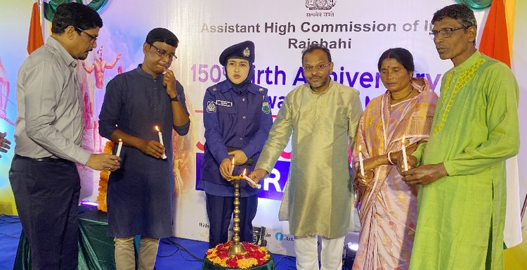 রাজশাহীতে ভারতীয় সহকারী হাইকমিশনে বিরসা মুন্ডার জন্মদিন উদ্‌যাপন। ছবি: আজকের পত্রিকা