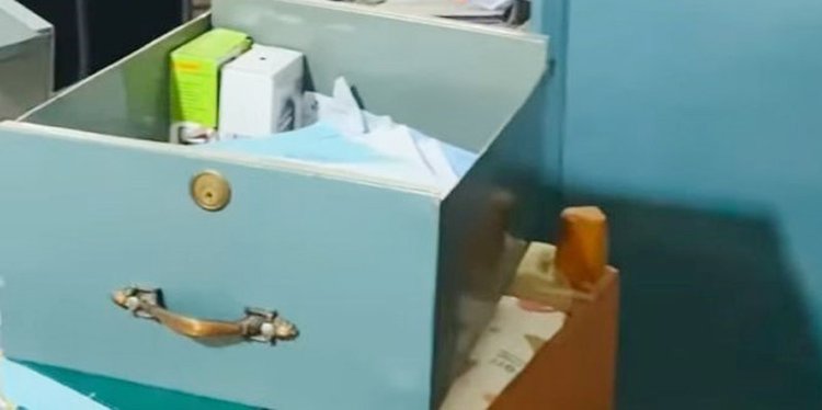 রাজশাহীর তানোরে গভীর রাতে হিমাগারে ডাকাতি। ছবি: আজকের পত্রিকা