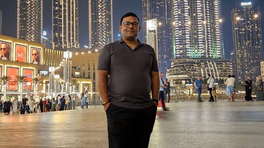 যুবলীগ নেতাকে ধরতে ভবন ঘেরাও, যুবদল নেতাকে ফোন করে বললেন—‘লাভ নেই’