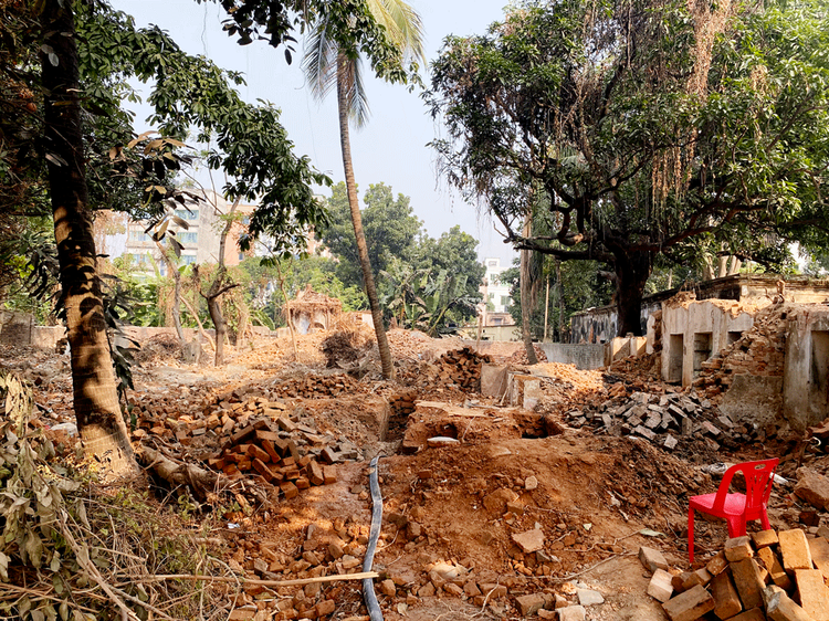 রাজশাহী নগরের সিপাইপাড়া এলাকায় অবস্থিত দিঘাপতিয়ার রাজবংশের রাজা হেমেন্দ্র নারায়ণ রায়ের ছেলে সন্দীপ কুমার রায়ের বাড়ি। ছবি: আজকের পত্রিকা