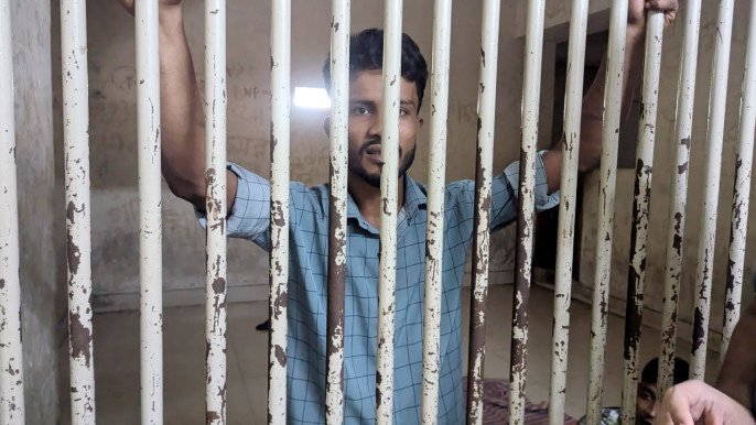 ৩২ নম্বরে ফুল দিতে যাওয়া সেই রিকশাচালক হত্যাচেষ্টা মামলায় কারাগারে