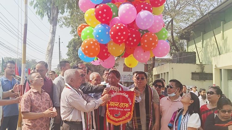 পার্বত্য চট্টগ্রাম জনসংহতি সমিতির ৫৩তম প্রতিষ্ঠাবার্ষিকী উপলক্ষে গণসমাবেশ ও আলোচনা সভা অনুষ্ঠিত হয়। ছবি: আজকের পত্রিকা