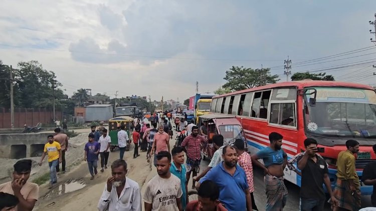 রূপগঞ্জে-স্টিল-মিল-শ্রমিকদের-–২