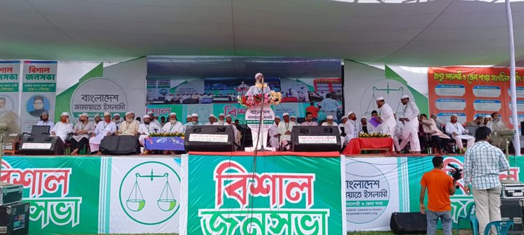 রংপুর জিলা স্কুল মাঠে আজ শুক্রবার জামায়াতে ইসলামীর জনসভায় প্রধান অতিথির বক্তব্য দেন দলের আমির ডা. শফিকুর রহমান। ছবি: আজকের পত্রিকা