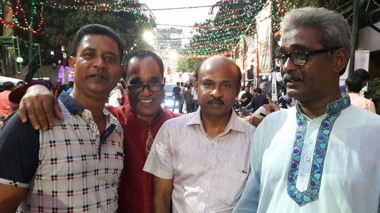 আওয়ামী লীগ নেতাদের সঙ্গে আলী আকতার জাহাঙ্গীর হোসেন তুহিন। ছবি: সংগৃহীত