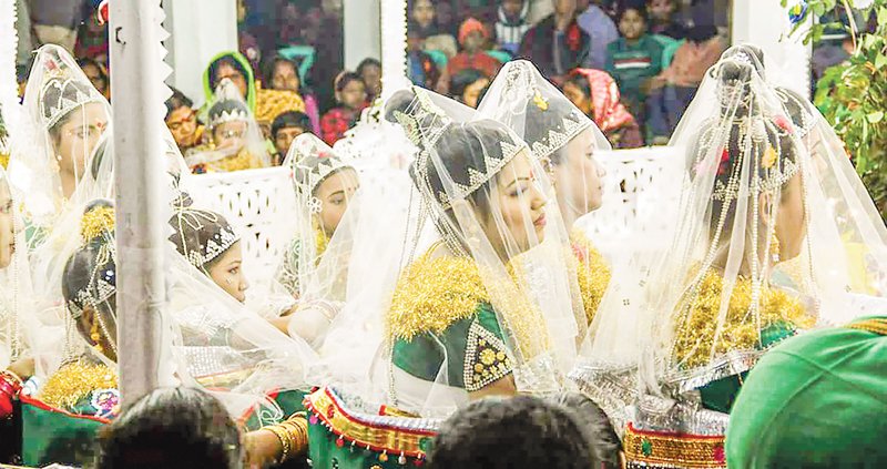 রাস-নৃত্য-চলছে