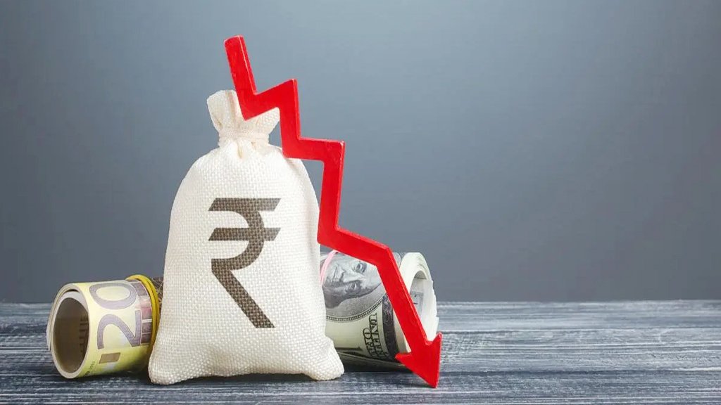 চার দশকের মধ্যে সবচেয়ে খারাপ অবস্থায় ভারতীয় রুপি, কারণ কী