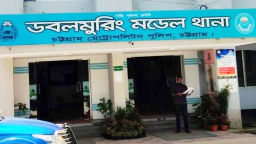 চট্টগ্রামে কাস্টমস কর্মকর্তার গাড়িতে হামলা, একজন বলছিলেন—‘গুলি কর’