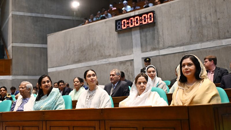 সংসদ অধিবেশনে দর্শক গ্যালারিতে ড. ইউনূস, জুবাইদা ও জাইমা রহমান