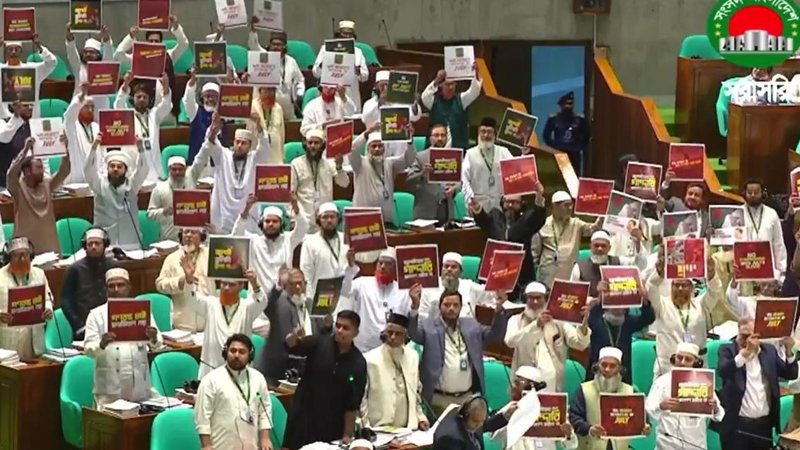 সংসদে রাষ্ট্রপতির ভাষণ শুরু, বিরোধীদের হট্টগোল ও ওয়াক আউট