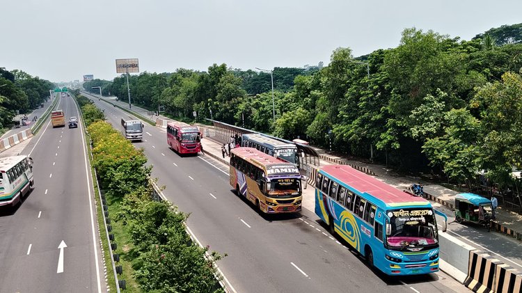 ঢাকা-ভাঙ্গা এক্সপ্রেসওয়ে। আজ রোববার মাদারীপুরের শিবচর উপজেলায়। ছবি: আজকের পত্রিকা