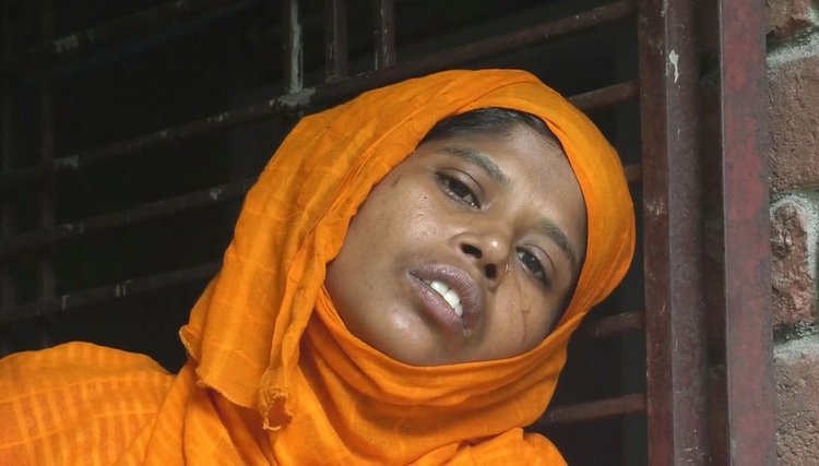 সড়ক দুর্ঘটনায় নিহত ব্যক্তিদের স্বজনদের আহাজারি। ছবি: আজকের পত্রিকা