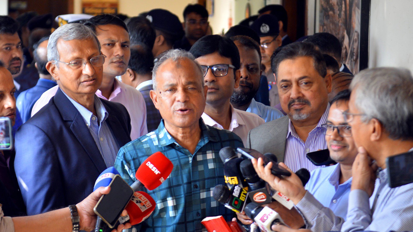 নির্বাচনের আগে আইনশৃঙ্খলা পরিস্থিতির অবনতির আশঙ্কা নেই: স্বরাষ্ট্র উপদেষ্টা