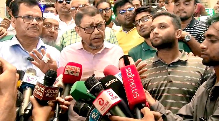 সাতক্ষীরার তিন হাসপাতাল আজ আকস্মিক পরিদর্শন করেছেন স্বাস্থ্যমন্ত্রী। ছবি: আজকের পত্রিকা