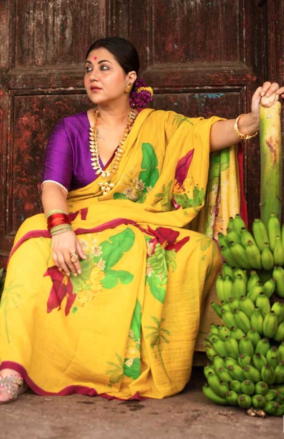 &#x27;শাড়ির পোকা&#x27; স্বস্তিকা মুখার্জি খাঁটি বাঙালিয়ানায় ভরপুর।