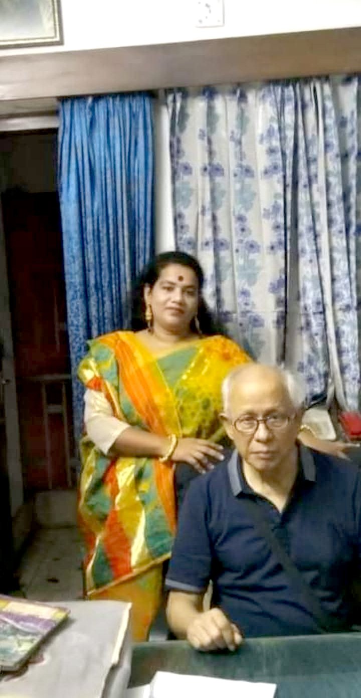 কাজী আনোয়ার হোসেনের সঙ্গে তাঁর পুত্রবধূ মাসুমা মায়মুর। ছবি: সংগৃহীত