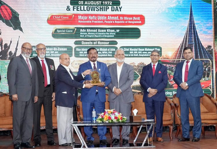 ঢাকা সেনানিবাসের কুর্মিটোলা গলফ ক্লাবে শুক্রবার (৭ আগস্ট) উদ্যাপিত হয় বাংলাদেশ লিবারেশন ওয়ার কোর্সের কমিশনিং ও ফেলোশিপ ডে। ছবি: সংগৃহীত