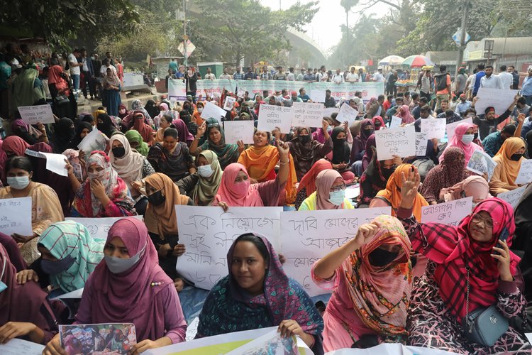 চূড়ান্তভাবে নিয়োগের সুপারিশপ্রাপ্ত হওয়ার দাবিতে রাজধানীর শাহবাগ এলাকায় জাতীয় জাদুঘরের সামনে অবস্থান কর্মসূচি। ছবি: হাসান রাজা