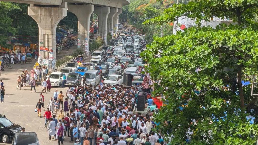 রাজনৈতিক কর্মসূচিতে স্থবির ঢাকা, সকাল থেকে যানজটে জনদুর্ভোগ