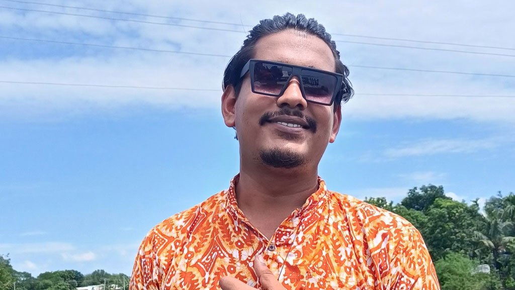 ফেসবুকে কমেন্টের জেরে বাড়িতে গিয়ে হুমকি, পরদিন ঢাবি শিক্ষার্থীর ঝুলন্ত লাশ
