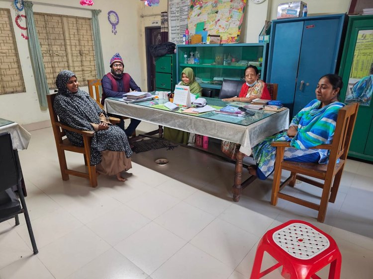 তিন দাবিতে তিন দিনের কর্মবিরতি শুরু করেছেন প্রাথমিক বিদ্যালয়ের সহকারী শিক্ষকেরা। ছবি: আজকের পত্রিকা