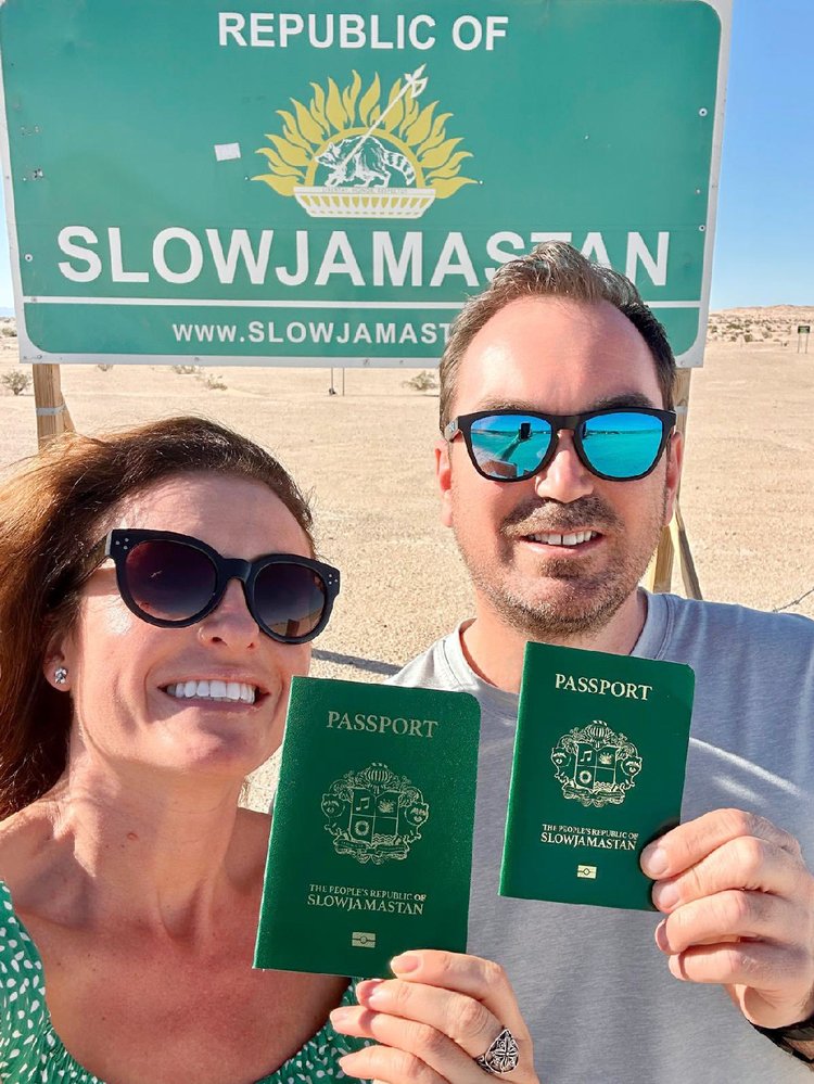 স্লোজামাস্তান পর্যটকদের জন্য পাসপোর্ট ইস্যু করছে। ছবি: ফেসবুক